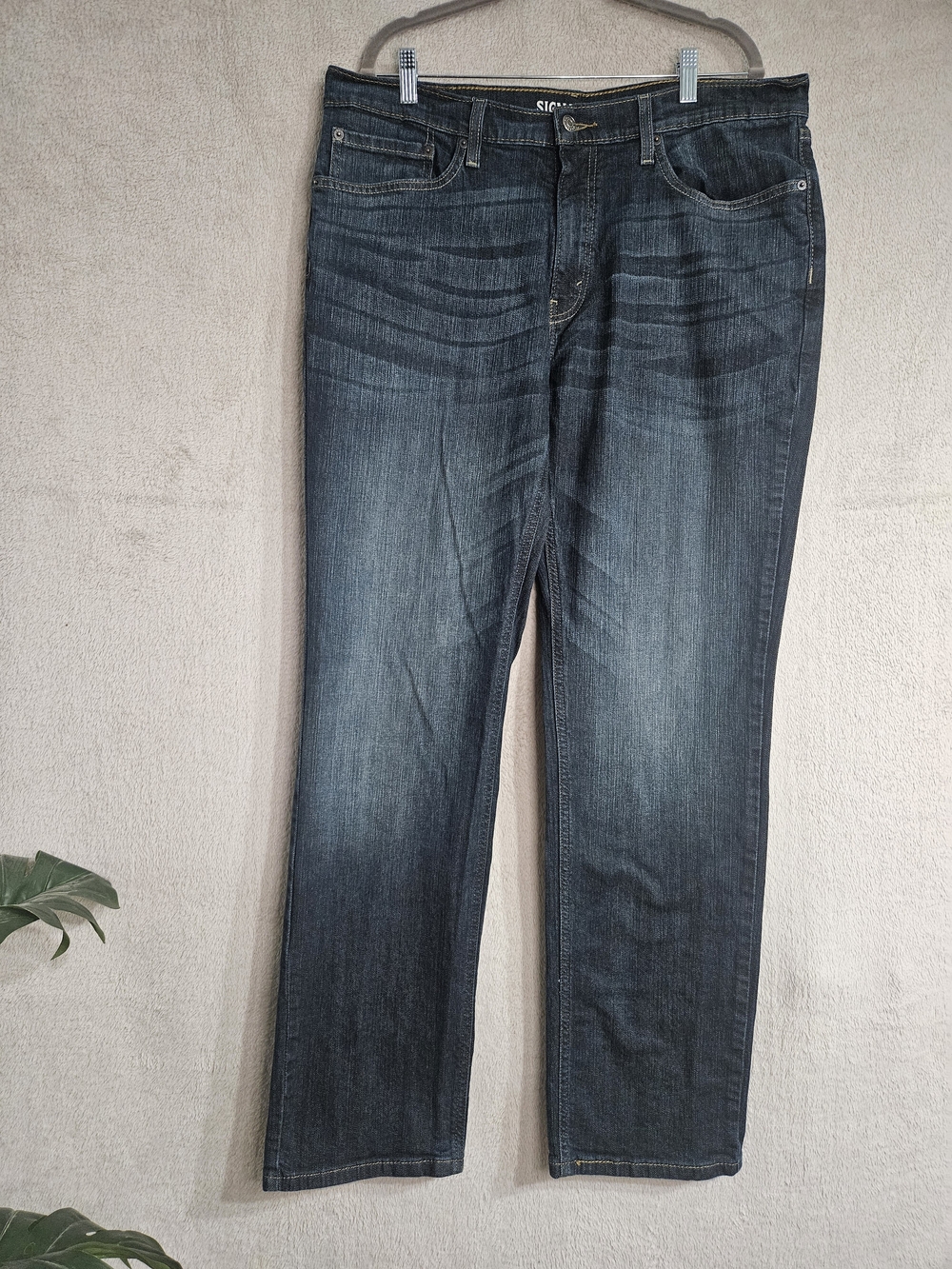 Signature by Levi Strauss Men’s Dark Blue Straight-Leg Jeans - Picture 2 of 8